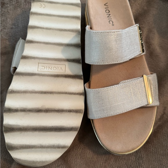 Vivonic slide sandals, size 10 - Picture 2 of 2